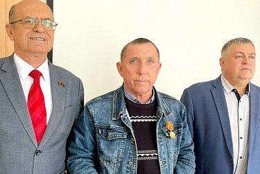 Парламентарии вручили благодарности врачам